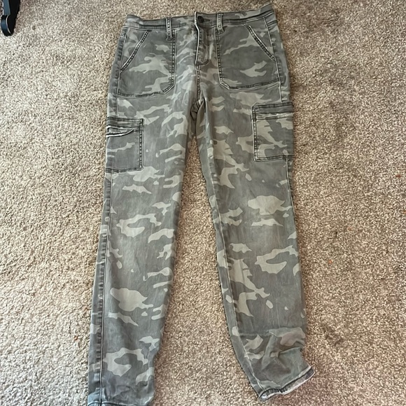 MUDD CAMO STRAIGHT LEG PANTS. SIZE 11 - Picture 6 of 11